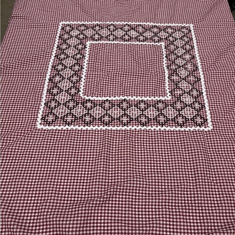 Gingham Check Luncheon Cloth Handmade Embroidered Design Bordered with Rick Rack - Picture 7 of 11